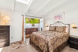 733 Francis St W  (203027-3964)