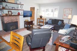 100 Dean St E #1A (203032-4273)