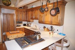 718 Mill St S #3 (203044-7786)