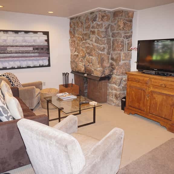 Aspen Mountain Condominium (363201) - Image 1