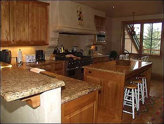 916 Burnt Mountain Dr 16 (202973-2142)
