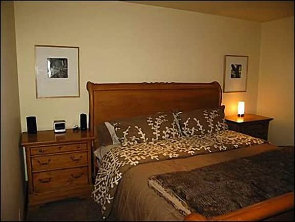 35 Lower Woodbridge Rd E118 (202989-2335)