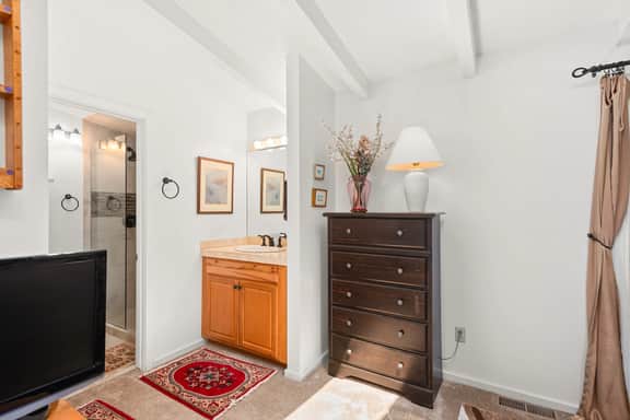 733 Francis St W  (203027-3964)