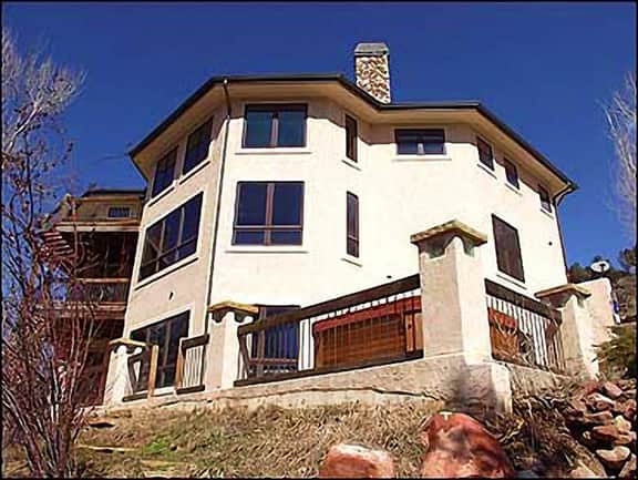 50 River Rd N (203028-3994)