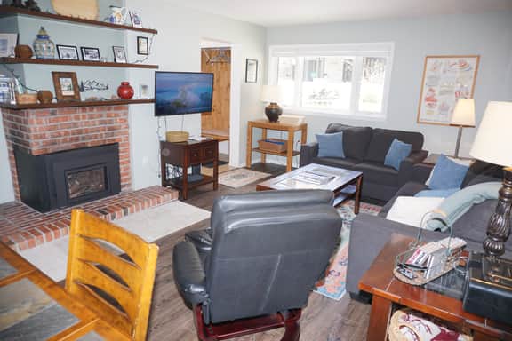 100 Dean St E #1A (203032-4273)