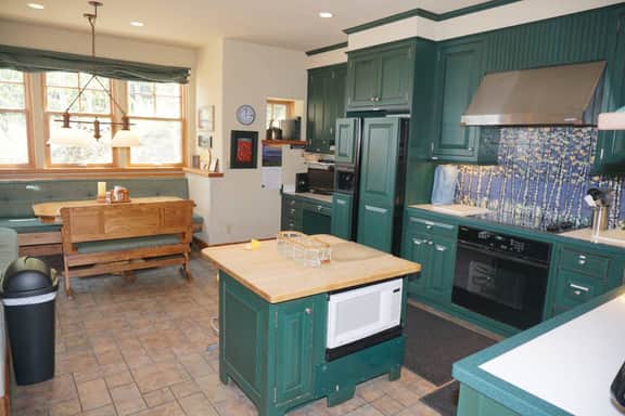 24 Little Ln (203048-9004)
