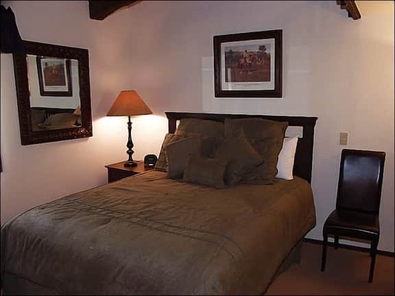 35 Upper Woodbridge Rd 5CD (203116-2491)