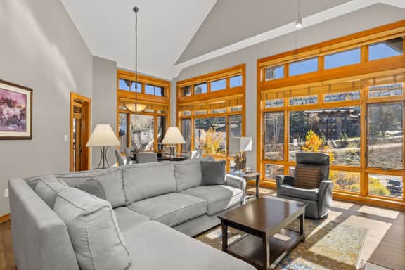 Super Deluxe Capitol Peak Unit 3404 (456285) - Image 2