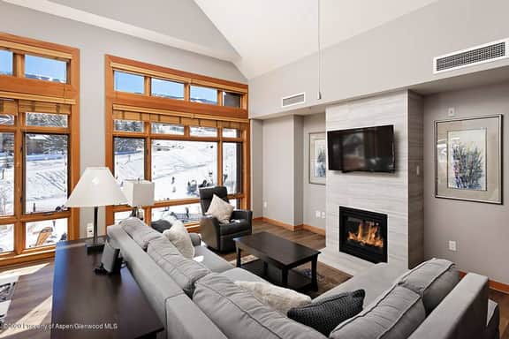 Super Deluxe Capitol Peak Unit 3404 (456285)
