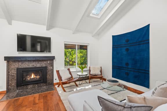 Chic Mountain Getaway (857633)