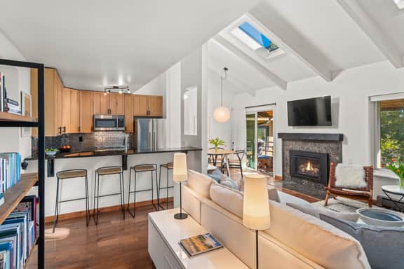 Chic Mountain Getaway (857633)