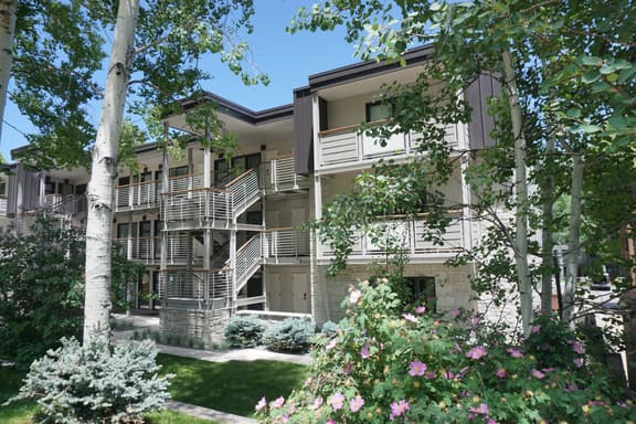 100 Dean St E #1A (203032-4273)