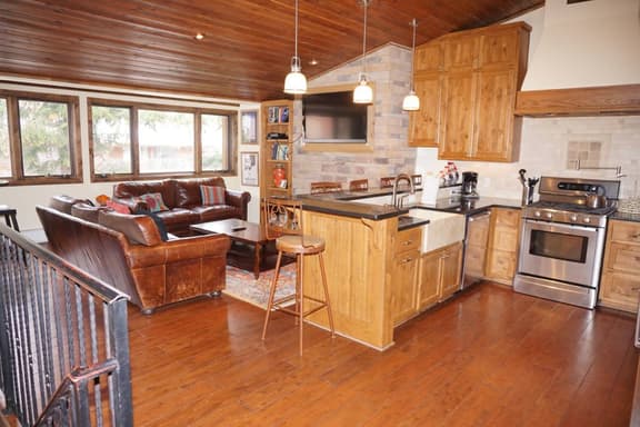 718 Mill St S #4 (203107-7790)