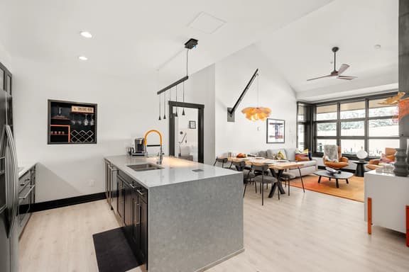 Hayden Lodge 2302 (482096)