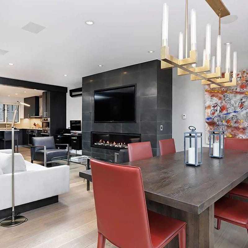 4 BR- 2150 sq ft high end condo / steps to bus (486072)