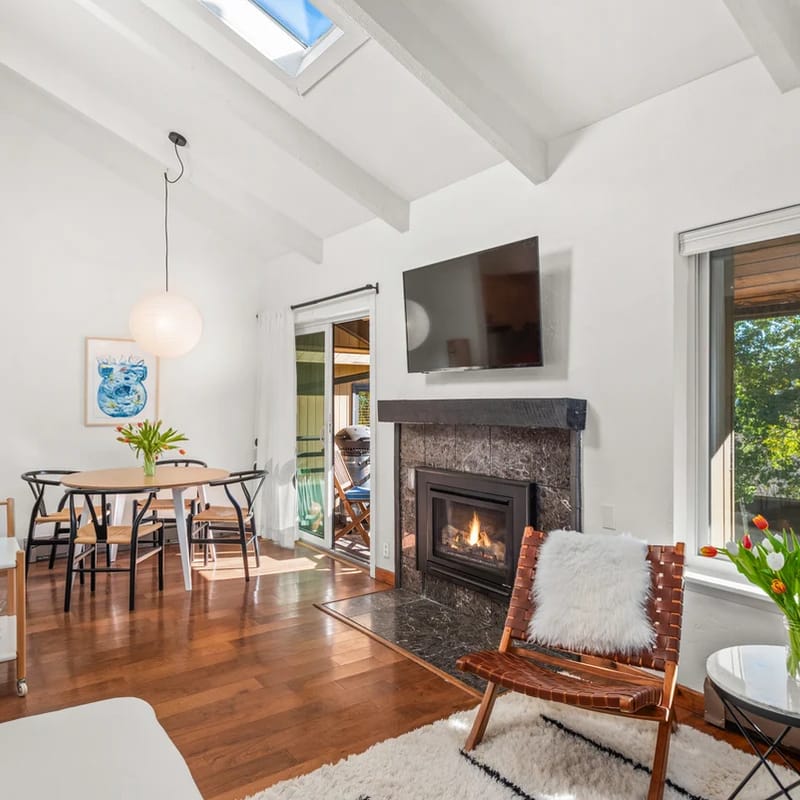 Chic Mountain Getaway (857633)